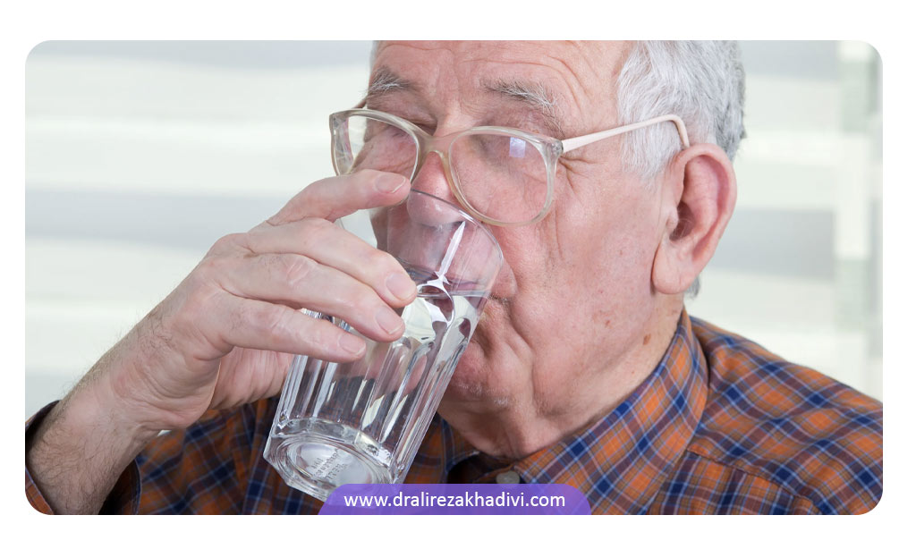 پیشگیری از تلخی دهان با نوشیدن آب